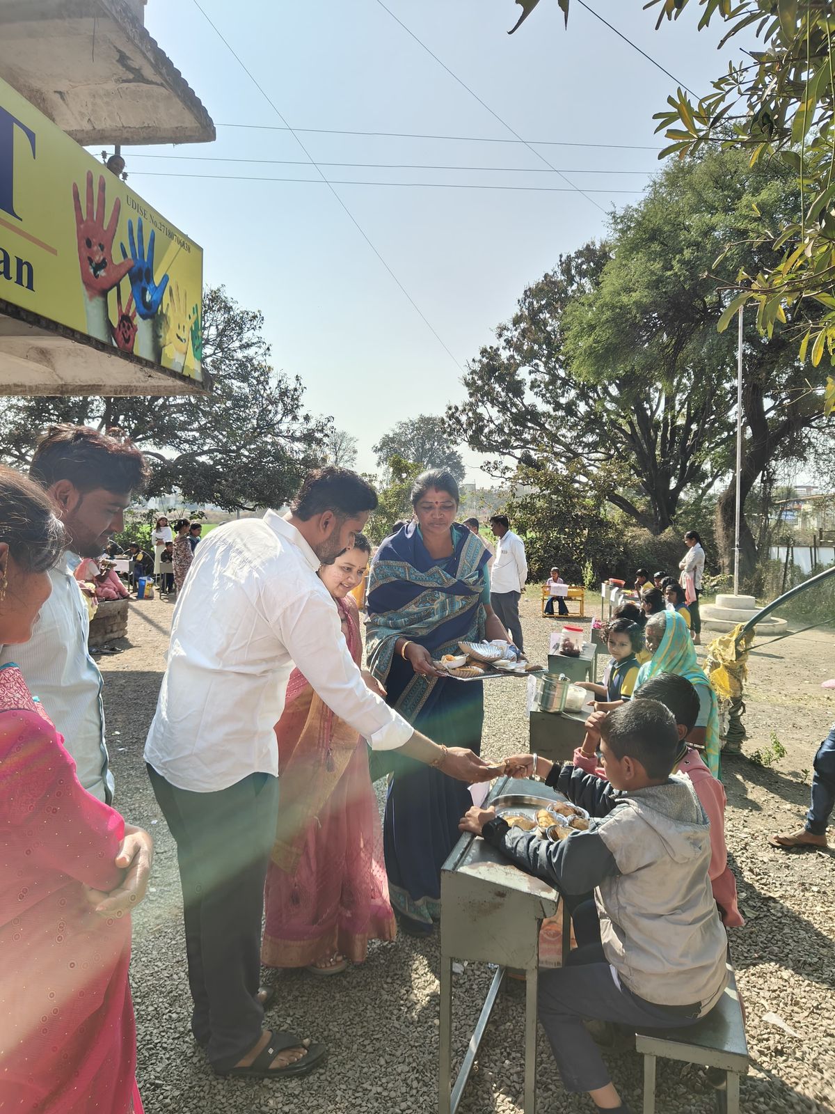 प्रभात इंग्लिश स्कूल मध्ये आनंद नगरी उत्साहात